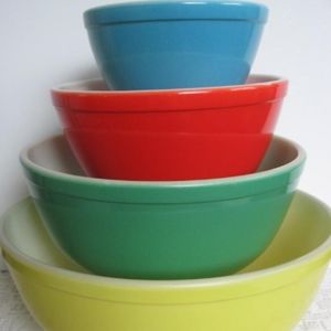 1947 Pyrex Primaries Mixing bowl Set